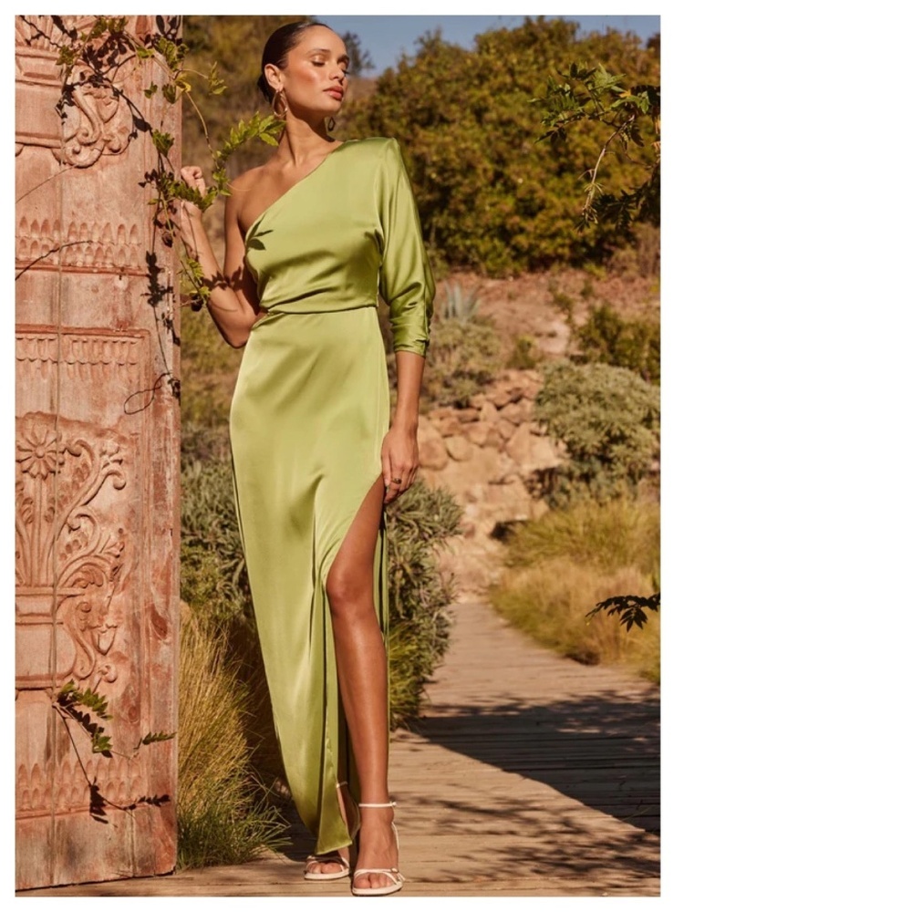 ASTR THE LABEL Amari Women’s M Green Maxi Dress Satin One-Shoulder Cut-Out Satin